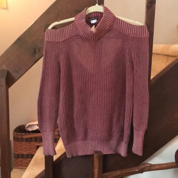 VENUS, cold shoulder sweater. Size S. Beautiful raspberry color. - Picture 1 of 4